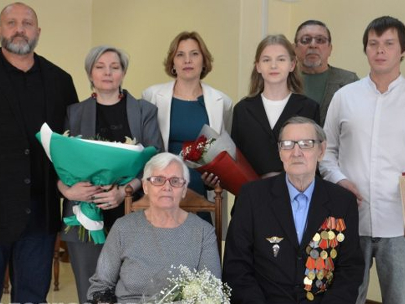 В ЗАГСе Малоярославецкого района поздравили супругов с изумрудной свадьбой.