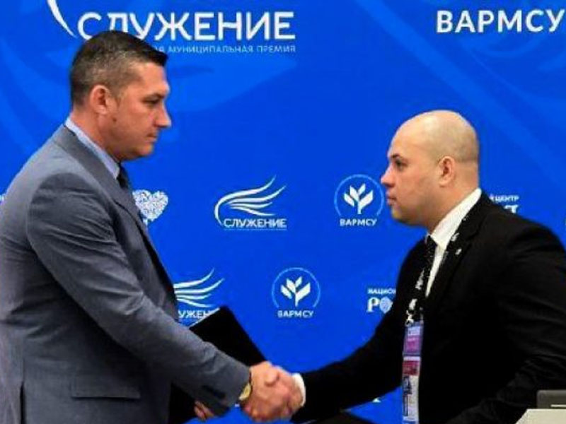 Глава администрации Малоярославецкого района Вячеслав Парфёнов подписал ряд важных соглашений с представителями Воронежской и Курской областей.
