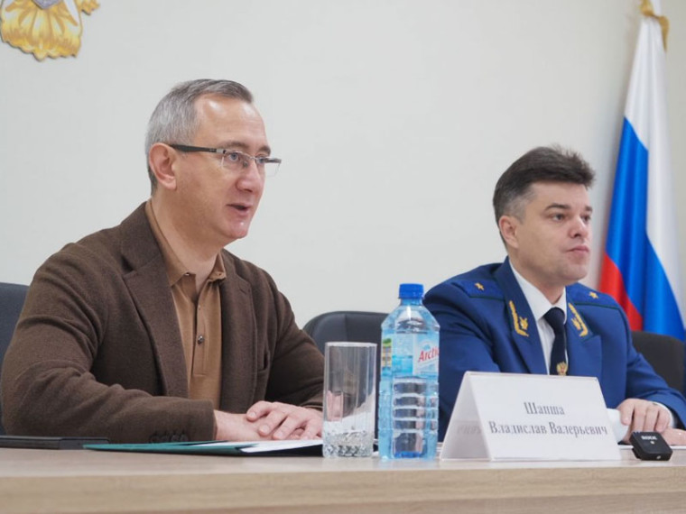 Владислав Шапша обсудил с сотрудниками прокуратуры меры по защите прав участников СВО и членов их семей. Владислав Шапша обсудил с сотрудниками прокуратуры меры по защите прав участников СВО и членов их семей.